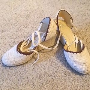 Cute summer tie up wedges!